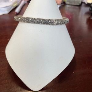 𝕊𝕚𝕝𝕧𝕖𝕣 𝔹𝕣𝕒𝕔𝕖𝕝𝕖𝕥